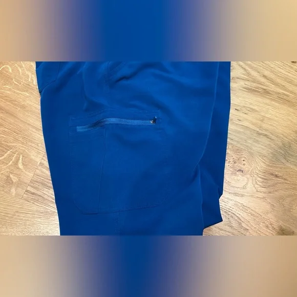 FIGS Technical Collection Yola Scrubs - Picture 4 of 5